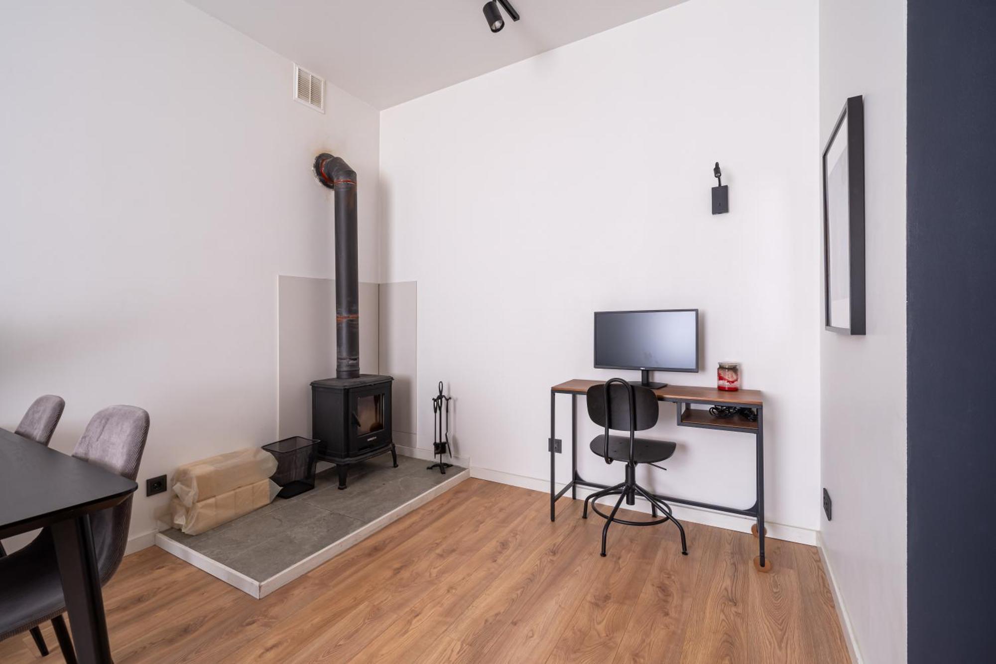 Lienes Iela Gem 1Br Apartment With Fireplace In Historic Unesco Center Рига Екстериор снимка